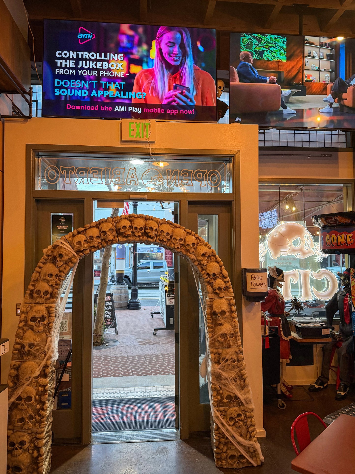 Halloween Candle Making Class – Orange County | BADWAX x Cerveza Cito Brewery (Santa Ana)